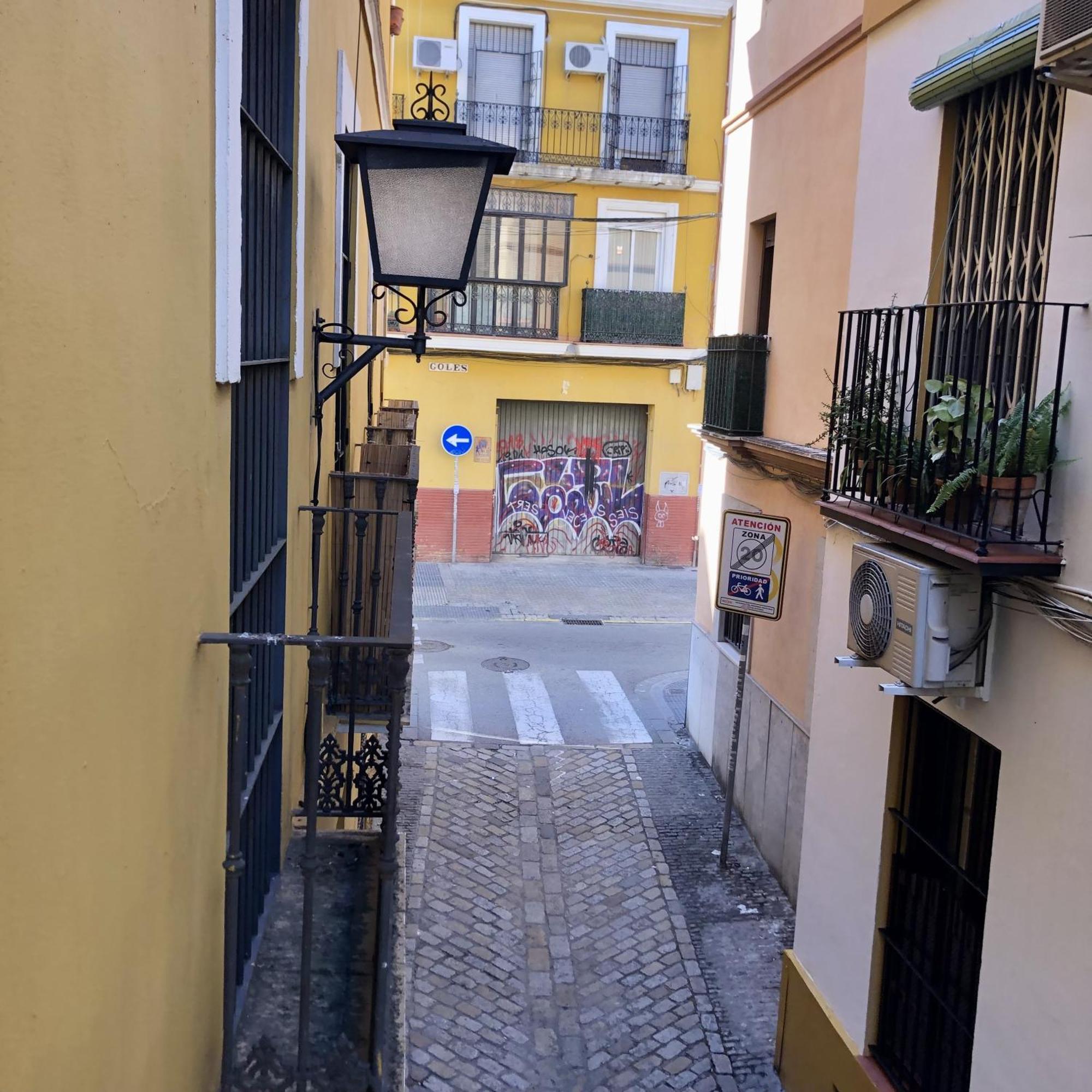 Apartamentos Alfaqueque B Seville Exterior photo